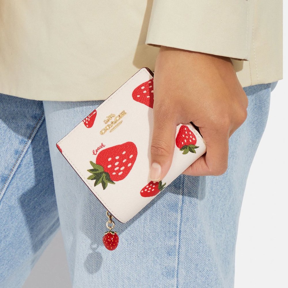 🍓 Coach Snap Wallet With Wild Strawberry Print Gold/Chalk Multi - Picture 4 of 13